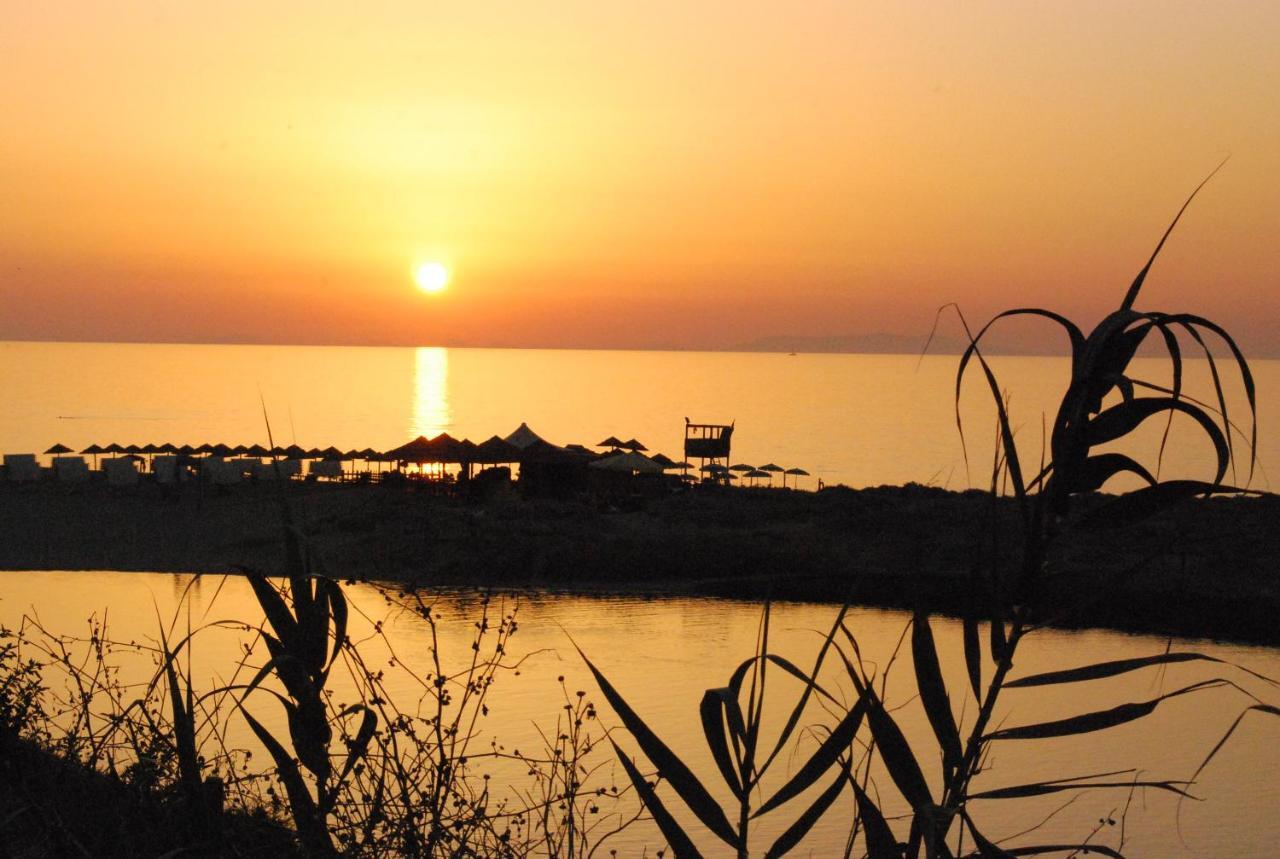 Apartment Tramonto Sea-Front Valledoria  Buitenkant foto